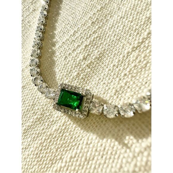 Cubic zirconia emerald green tennis adjustable necklace - Picture 3 of 3